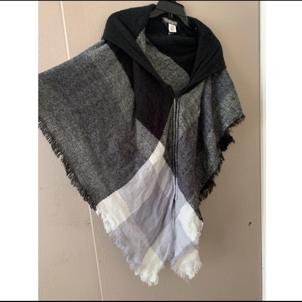 Collared cape. - Picture 2 of 4